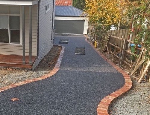 Permeable Paving by New Dawn with Red Brick Borders